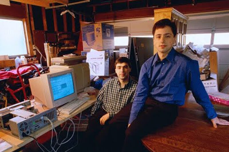 Sergey Brin dan Larry Page mendirikan Google di Garasi Kecil
