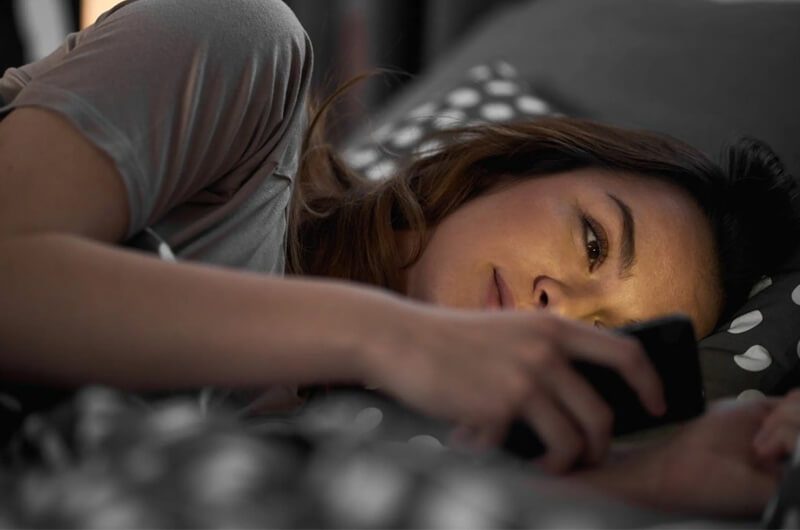 Menonaktifkan handphone 30 menit sebelum tidur, kebiasaan meningkatkan kualitas hidup
